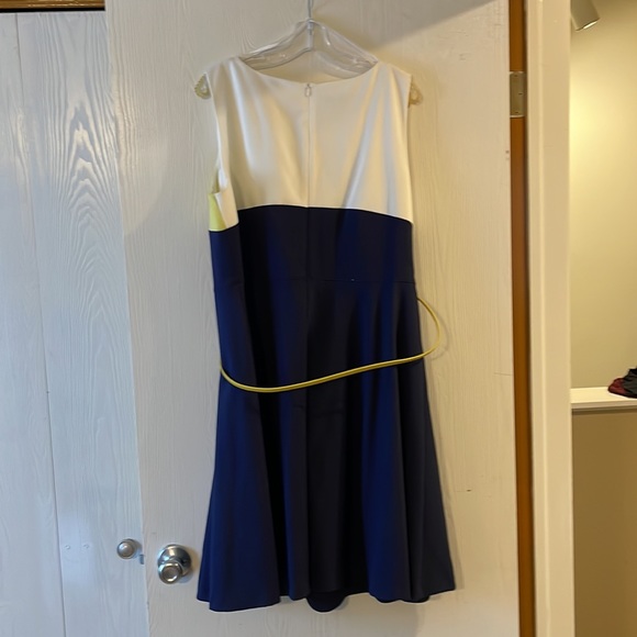 Dressbarn Collection, Size 18 - Picture 2 of 6
